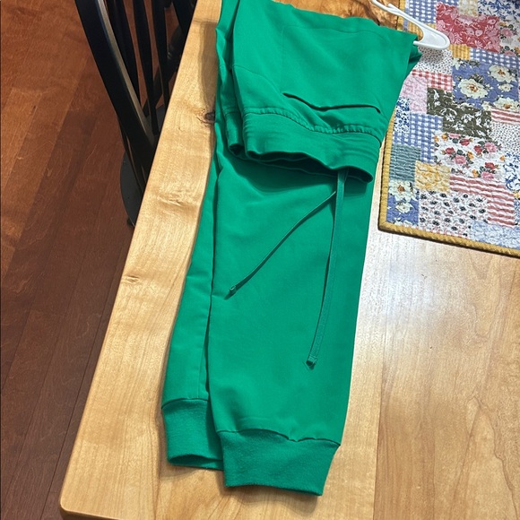 Green Women's Scrub Set - Picture 4 of 4